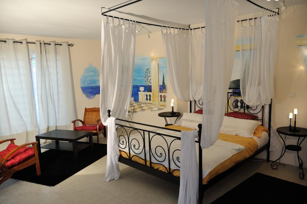 Appart'Hotel Villa Elaia Puymeras Bagian luar foto