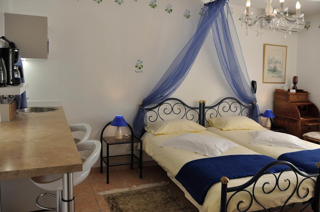 Appart'Hotel Villa Elaia Puymeras Bagian luar foto
