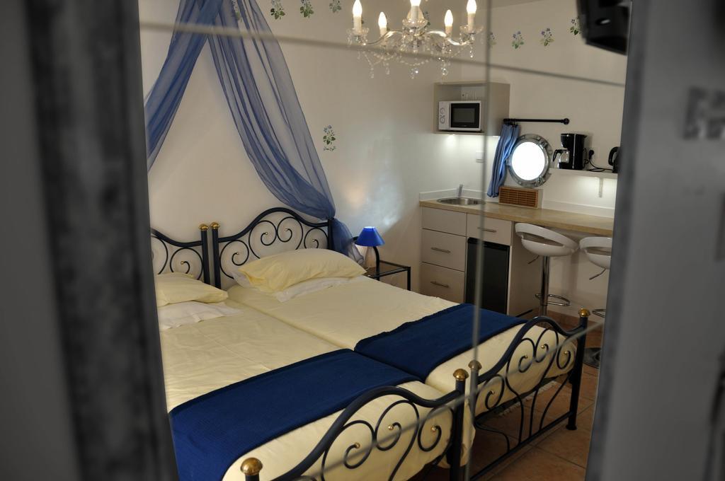 Appart'Hotel Villa Elaia Puymeras Bagian luar foto