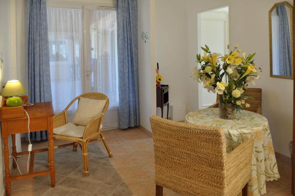 Appart'Hotel Villa Elaia Puymeras Bagian luar foto