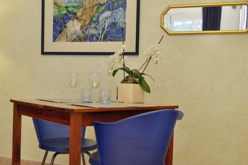 Appart'Hotel Villa Elaia Puymeras Bagian luar foto