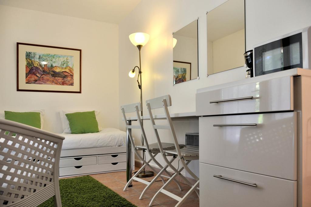 Appart'Hotel Villa Elaia Puymeras Bagian luar foto