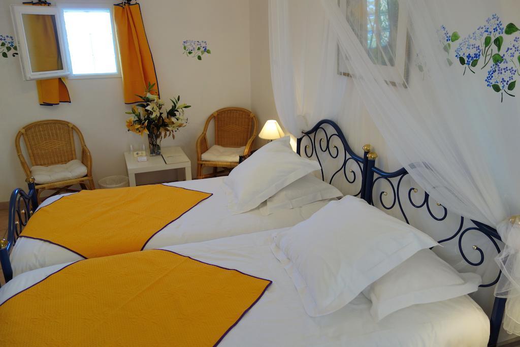Appart'Hotel Villa Elaia Puymeras Bagian luar foto