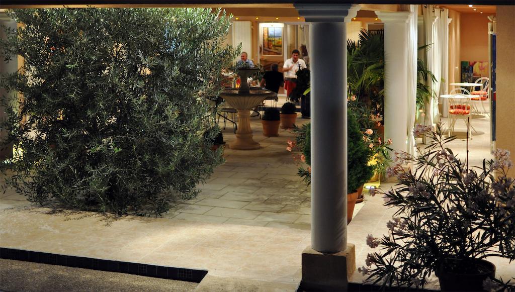 Appart'Hotel Villa Elaia Puymeras Bagian luar foto
