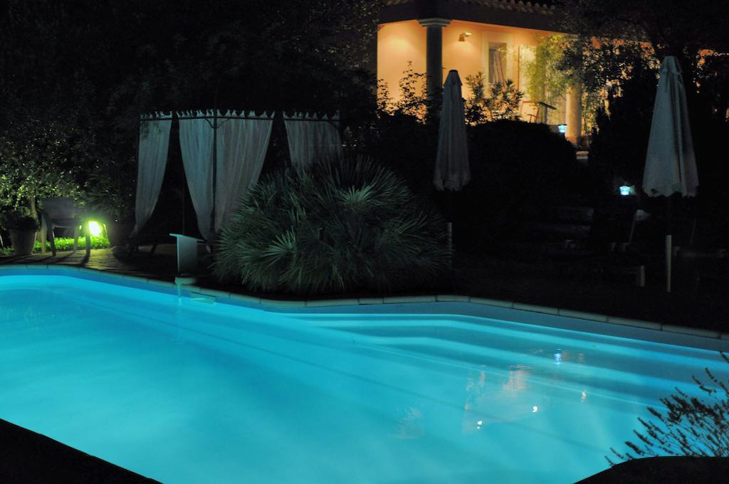 Appart'Hotel Villa Elaia Puymeras Bagian luar foto