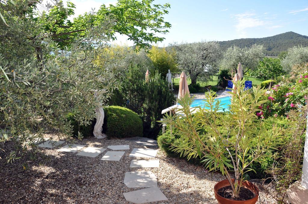 Appart'Hotel Villa Elaia Puymeras Bagian luar foto