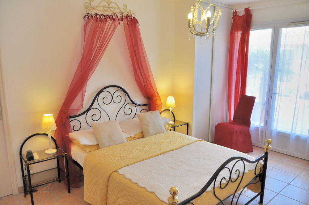 Appart'Hotel Villa Elaia Puymeras Bagian luar foto