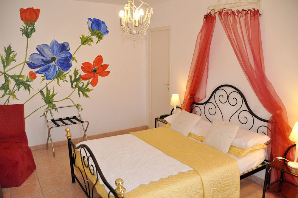 Appart'Hotel Villa Elaia Puymeras Bagian luar foto
